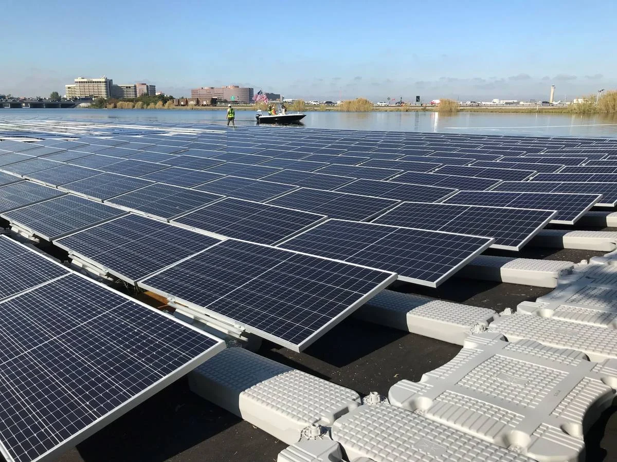 Diferencias entre paneles solares y la energía eléctrica