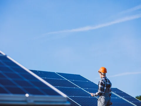 ¿Podemos cargar una batería con un panel solar?