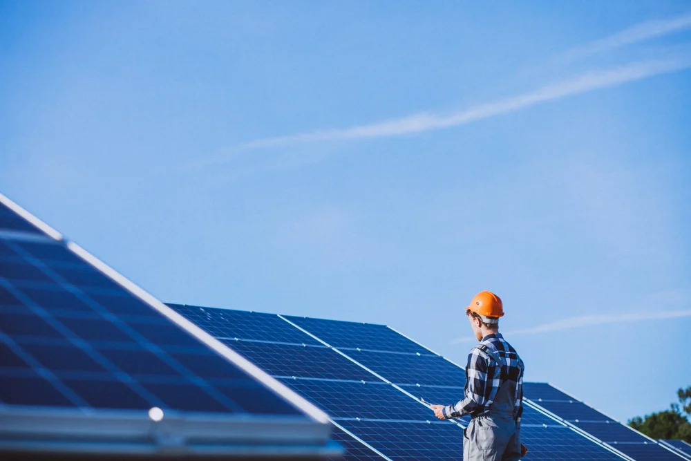 ¿Podemos cargar una batería con un panel solar?
