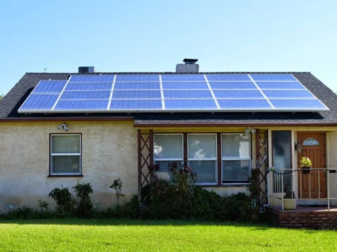 ¿Podemos alimentar una vivienda solamente con energía solar?